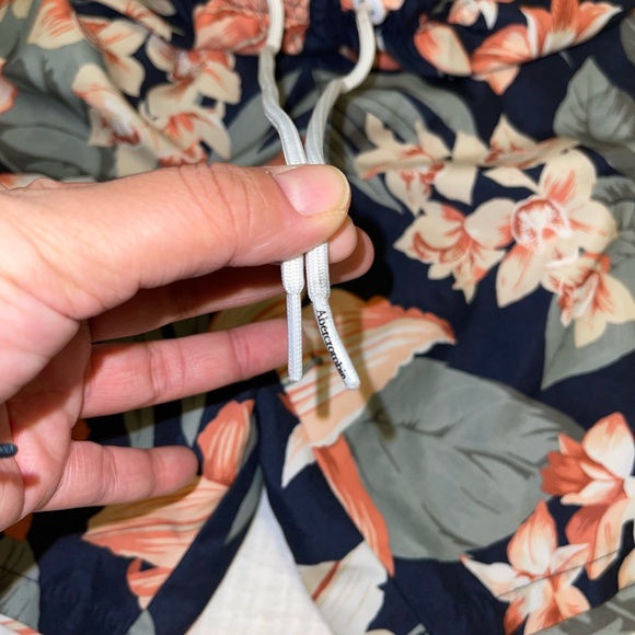 Abercrombie and fitch swim trunks size S - Picture 8 of 8